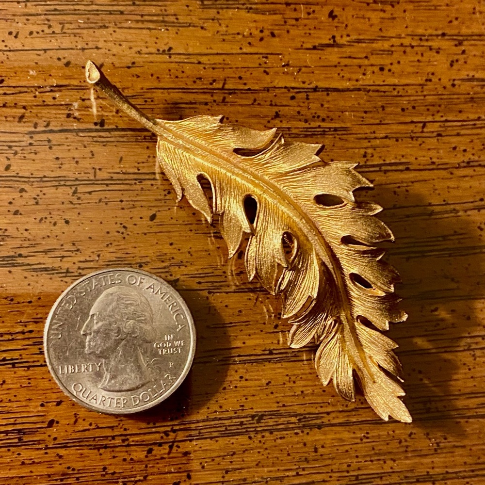 “ CORO Vintage “ Leaf Brooch “